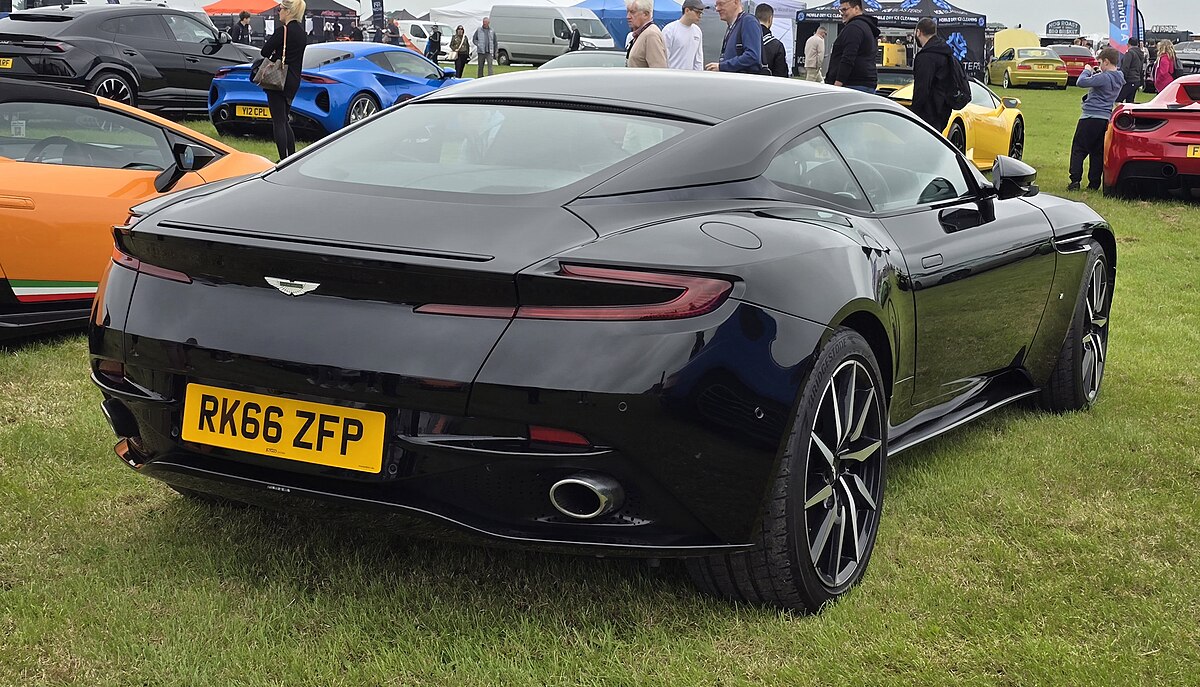 Aston Martin DB11 2016 ->